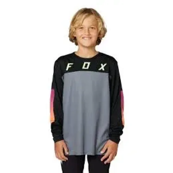 Ver más sobre Indumentarias Remera FOX Niño YTH Defend LS Jersey Race Negra con Gris logo Fluor, Argentina